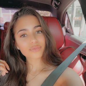 Meet your Posher, Briana